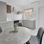 公寓 Centrally Located Two Bedroom With Free Wifi & Ac *
