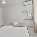 Centrally Located Two Bedroom With Free Wifi & Ac *
