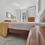 Apartment Centrally Located Two Bedroom With Free Wifi & Ac
