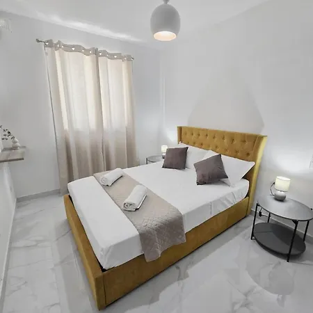 Апартаменты Centrally Located Two Bedroom Apartment Сент-Полс-Бей