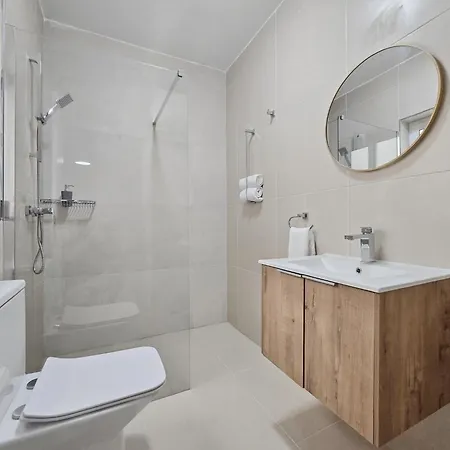 Centrally Located Two Bedroom With Free Wifi & Ac * 圣保罗湾城