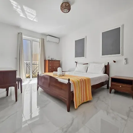 Centrally Located Two Bedroom With Free Wifi & Ac Apartament *