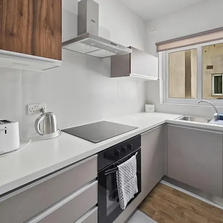 Centrally Located Two Bedroom With Free Wifi & Ac Appartement