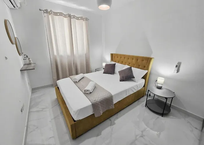 Centrally Located Two Bedroom Apartment Апартаменты