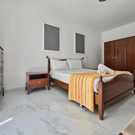 Lägenhet Centrally Located Two Bedroom With Free Wifi & Ac *